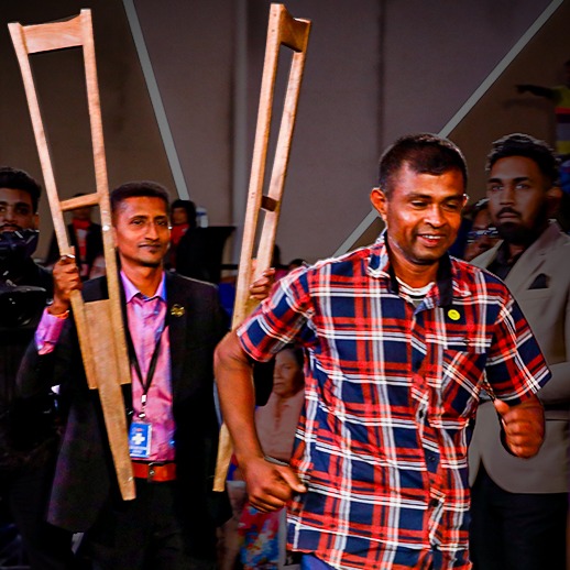 He Throws His Crutches and Runs After 7 Years